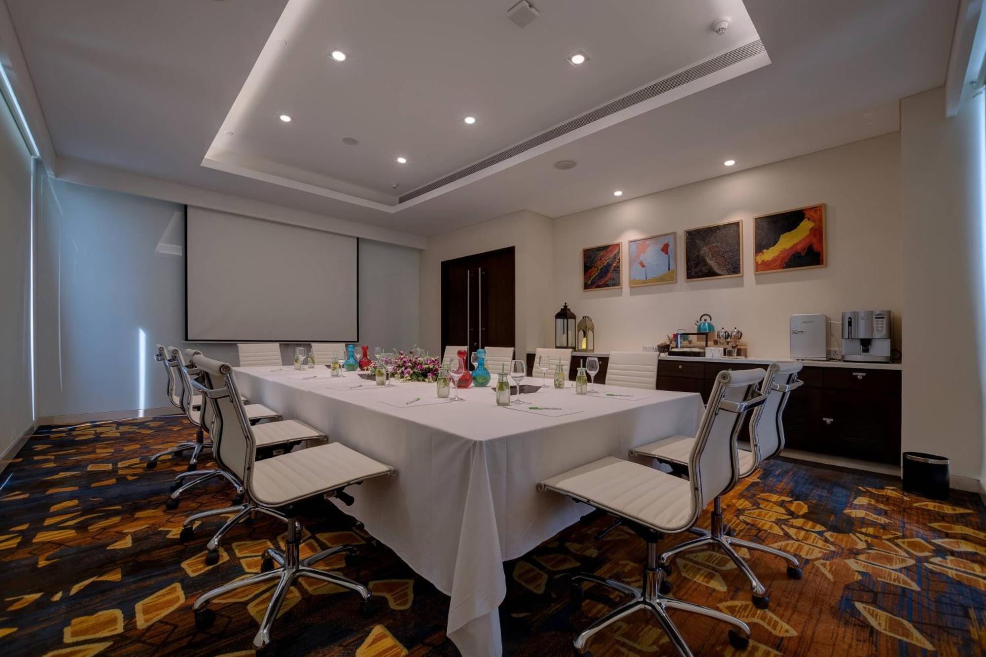 Courtyard By Marriott Surat Hotel Kültér fotó
