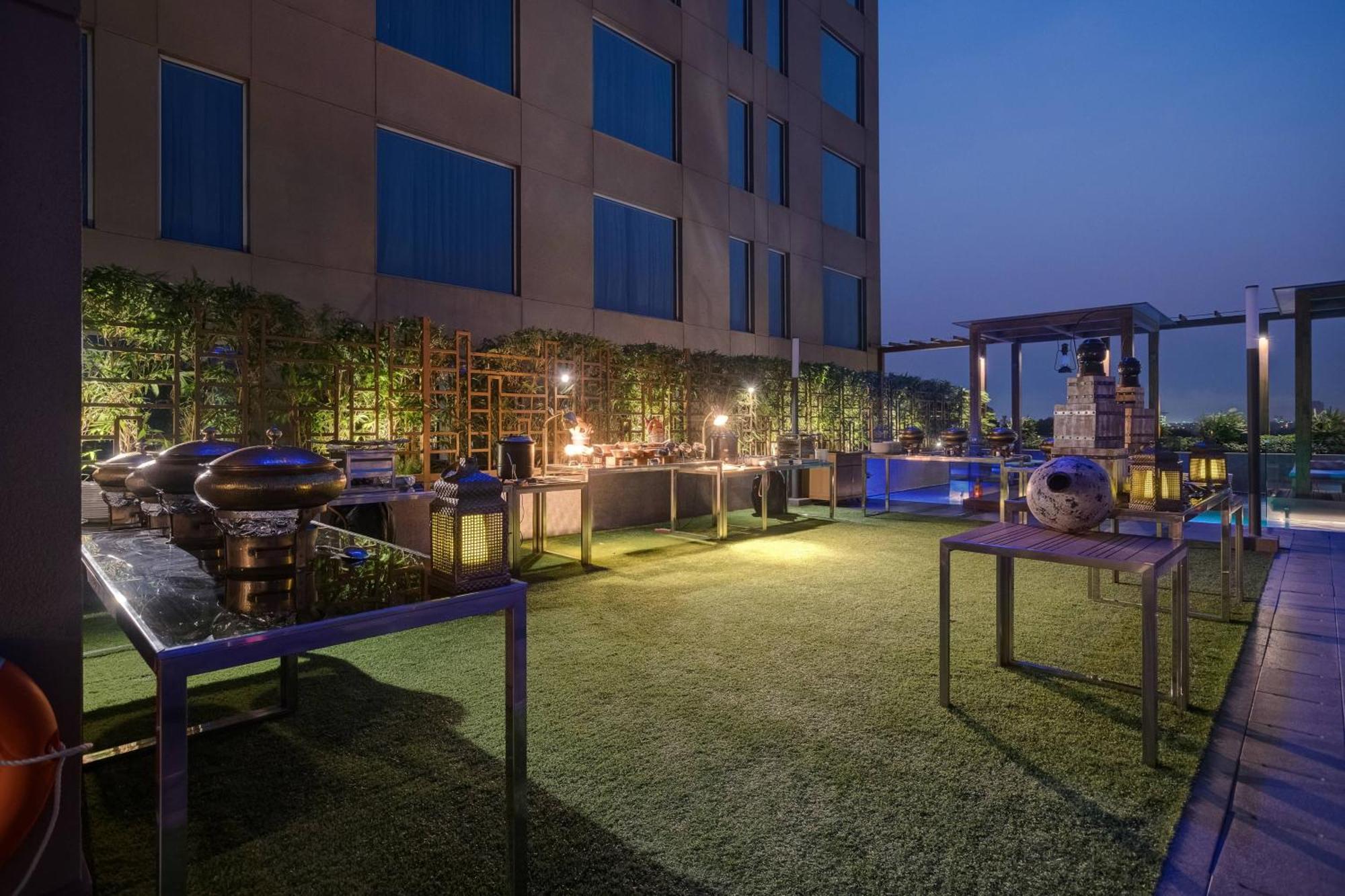 Courtyard By Marriott Surat Hotel Kültér fotó