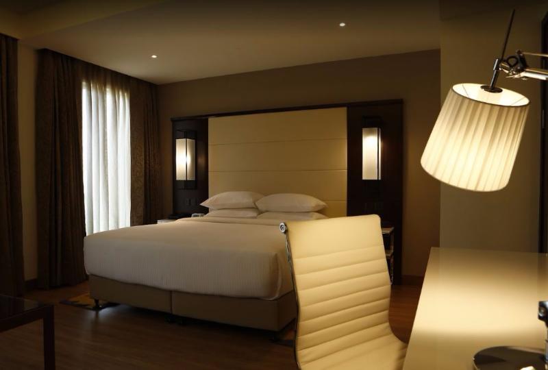 Courtyard By Marriott Surat Hotel Kültér fotó