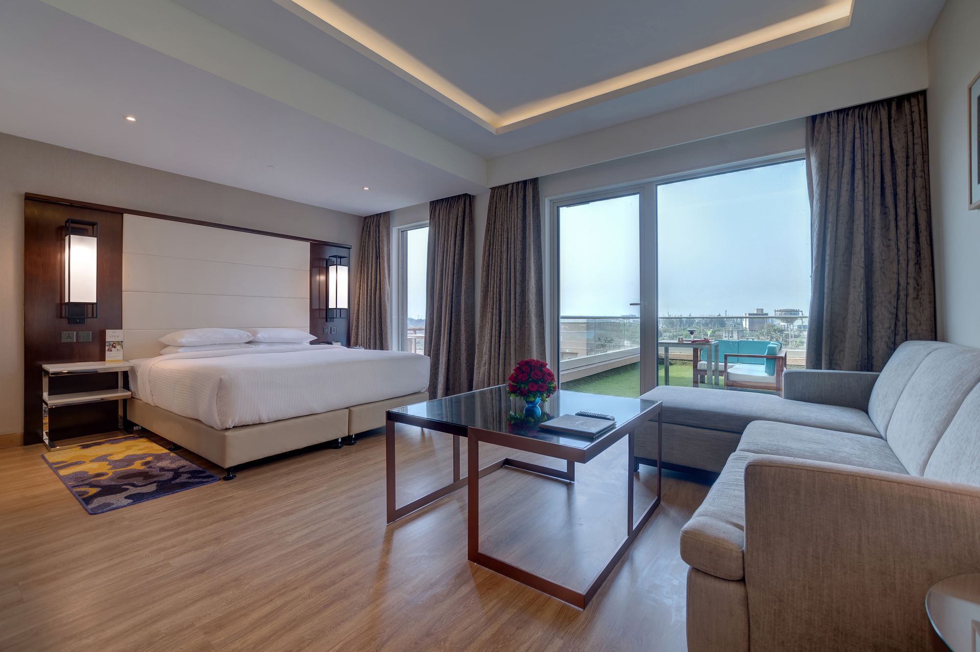 Courtyard By Marriott Surat Hotel Kültér fotó